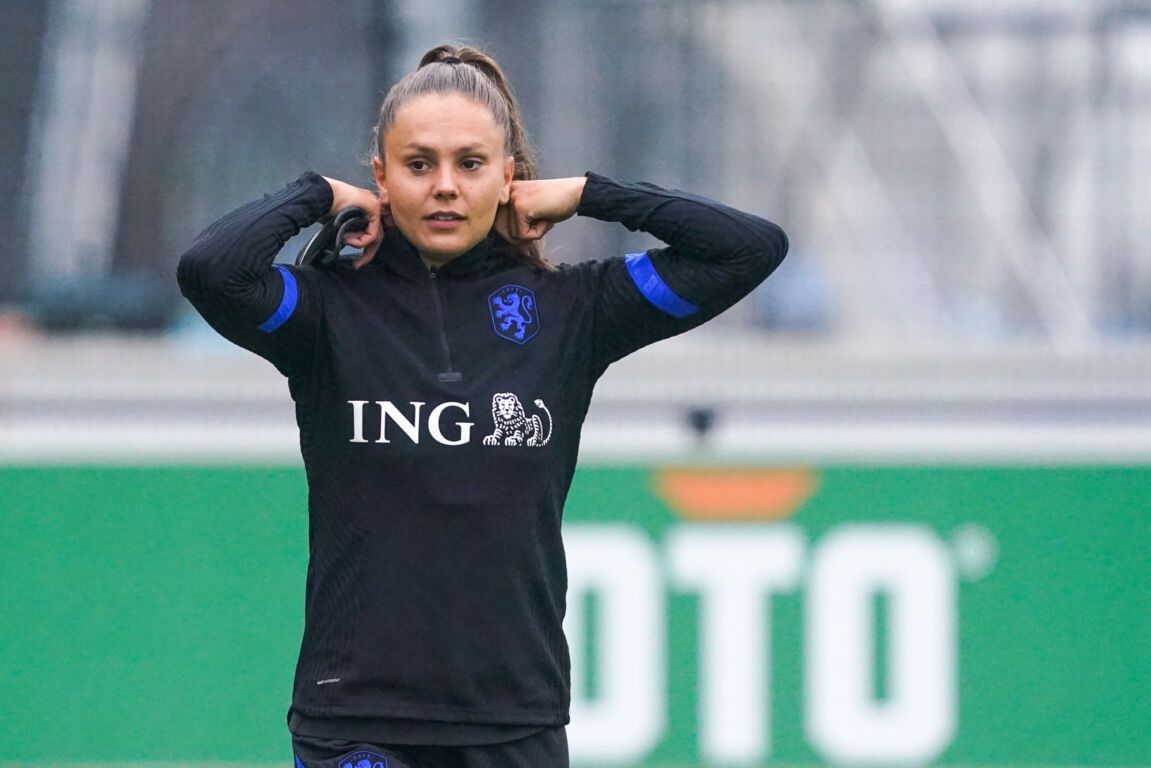 Lieke Martens bij een training van de OranjeLeeuwinnen