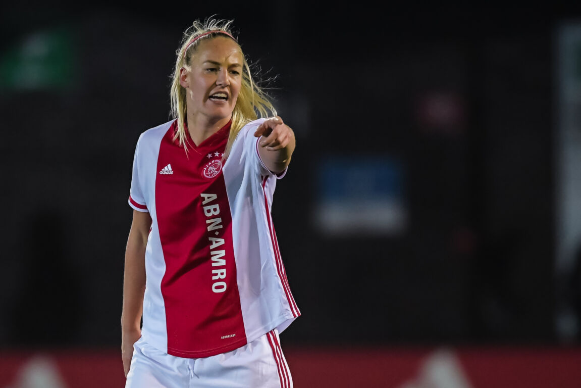 Stefanie van der Gragt baalt van de nederlaag tegen FC Twente