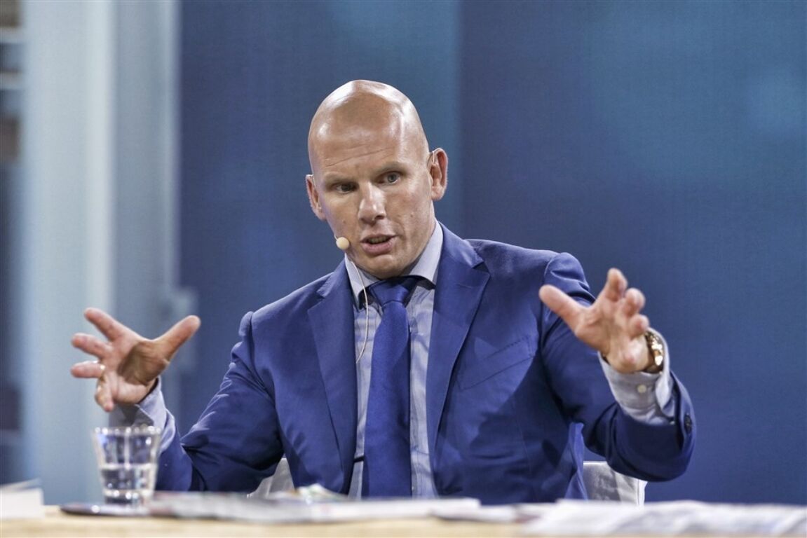 Jan van Halst aan het werk als analyticus