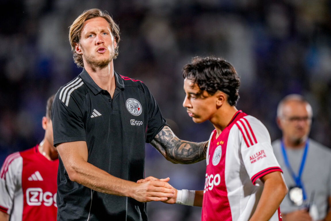 Wout Weghorst en Rayane Bounida