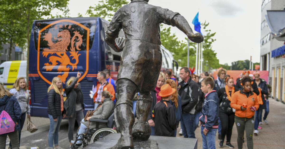 SC Heerenveen neemt maatregelen en 'beschermt' beeld Abe Lenstra