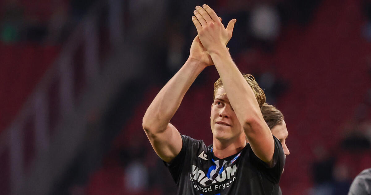 Ajax - SC Heerenveen onderbroken door vuurwerk: 