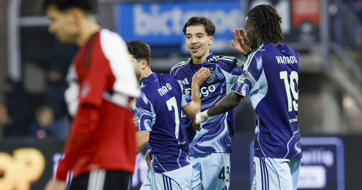 Ajax scoort zeven keer tegen Excelsior Maassluis, Bounida blinkt uit