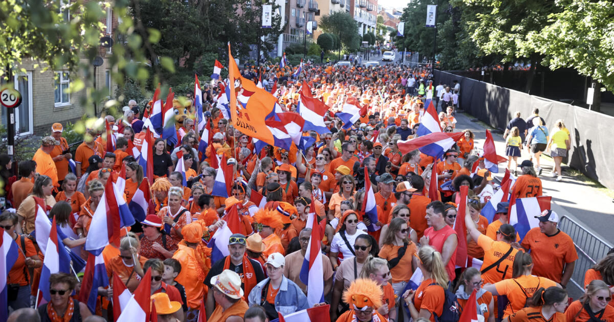 Veurink: "Iedereen in het buitenland praat over de Oranje-fans"