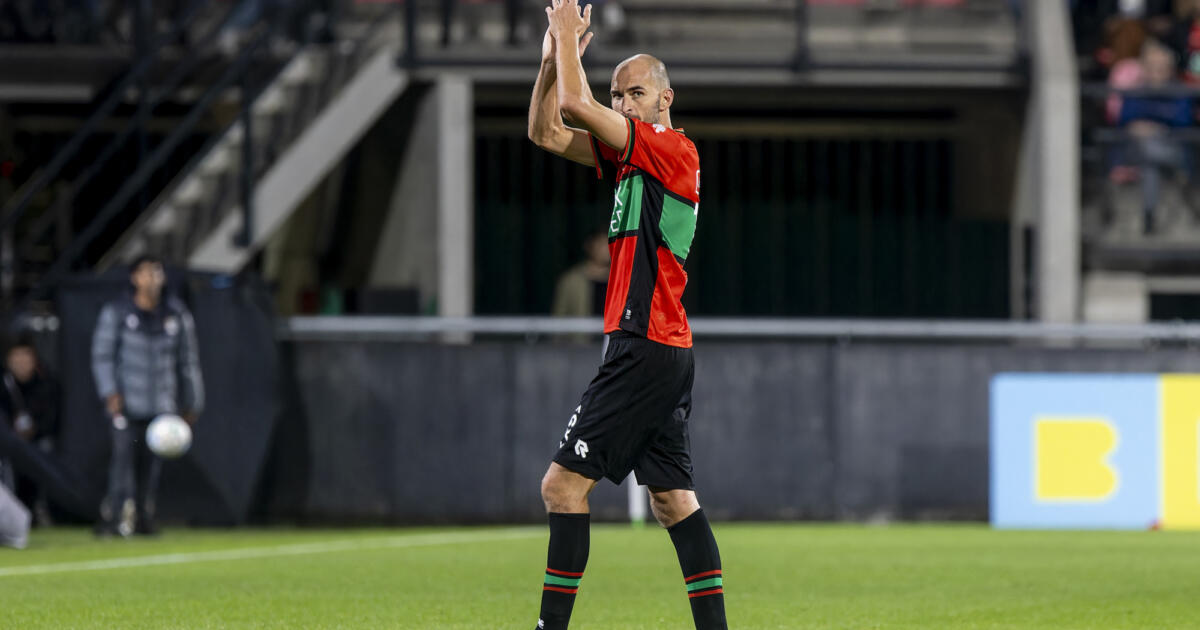 Bas Dost zakt in elkaar tijdens AZNEC; spits is weer… Bas Dost zakt in elkaar tijdens AZNEC; spits is weer…