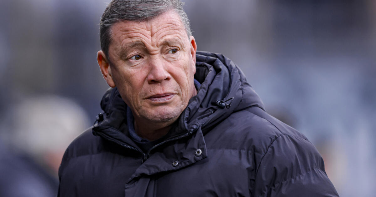 AZ ontslaat Martens: voormalig SC Heerenvener neemt stokje over