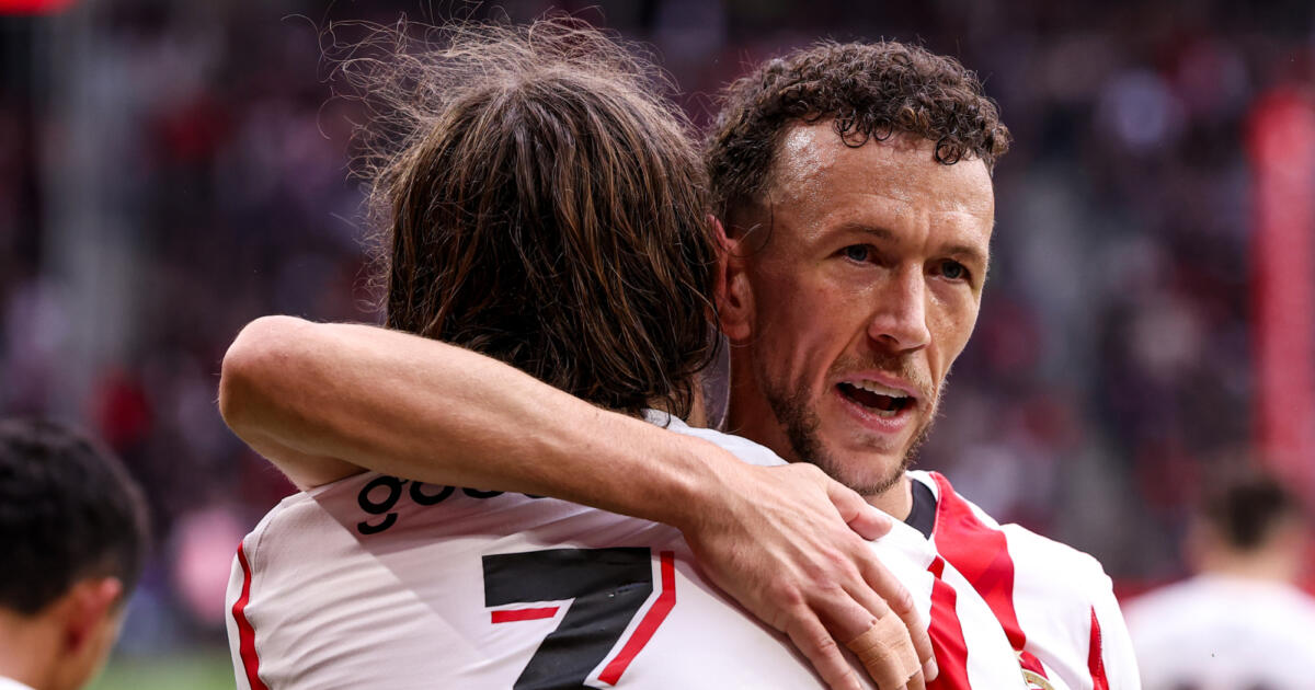 VIDEO | Ivan Perisic verrast familie met PSV-fans in zware tijd