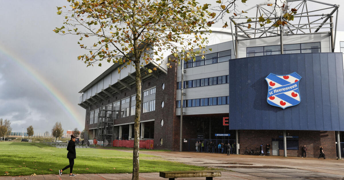 SC Heerenveen voegt eenmalig Sûkerbôleburger toe aan assortiment