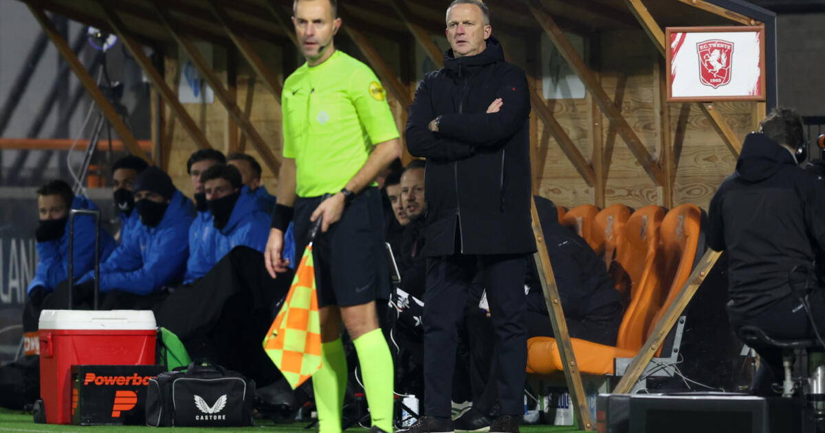 Van den Brom verdedigt wissels tegen FC Volendam: 