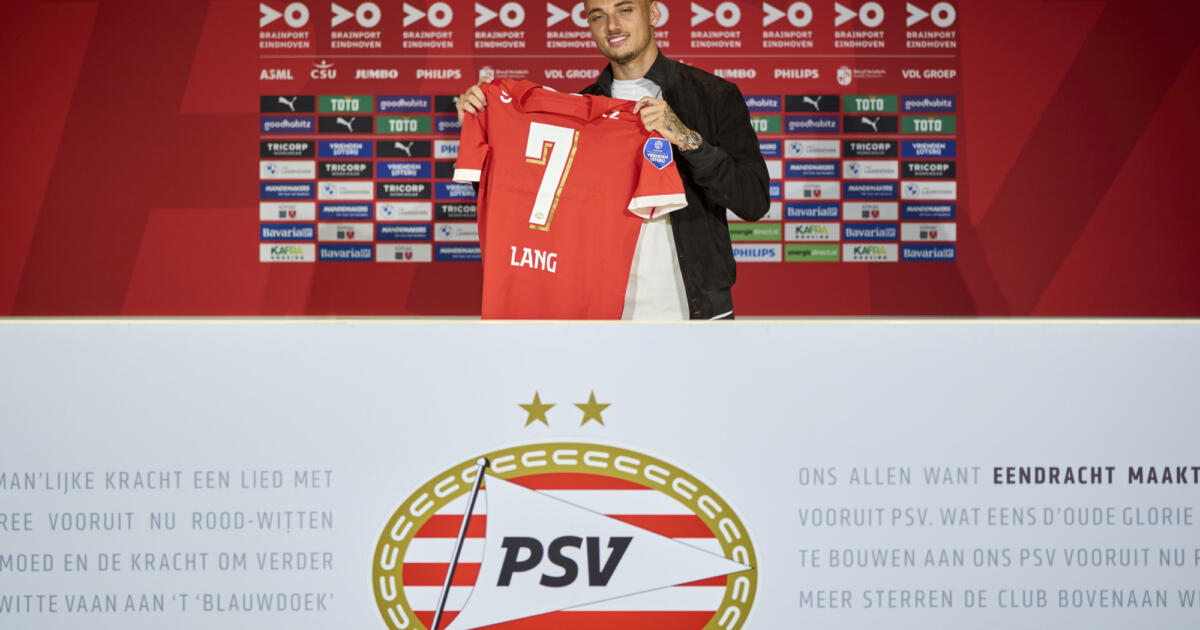 PSVfan geeft seizoenkaart terug door Noa Lang "Dit is zó… PSVFans