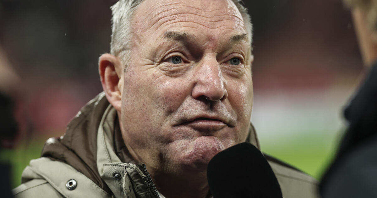 Jans cynisch benaderd na delen tactische plannen: 