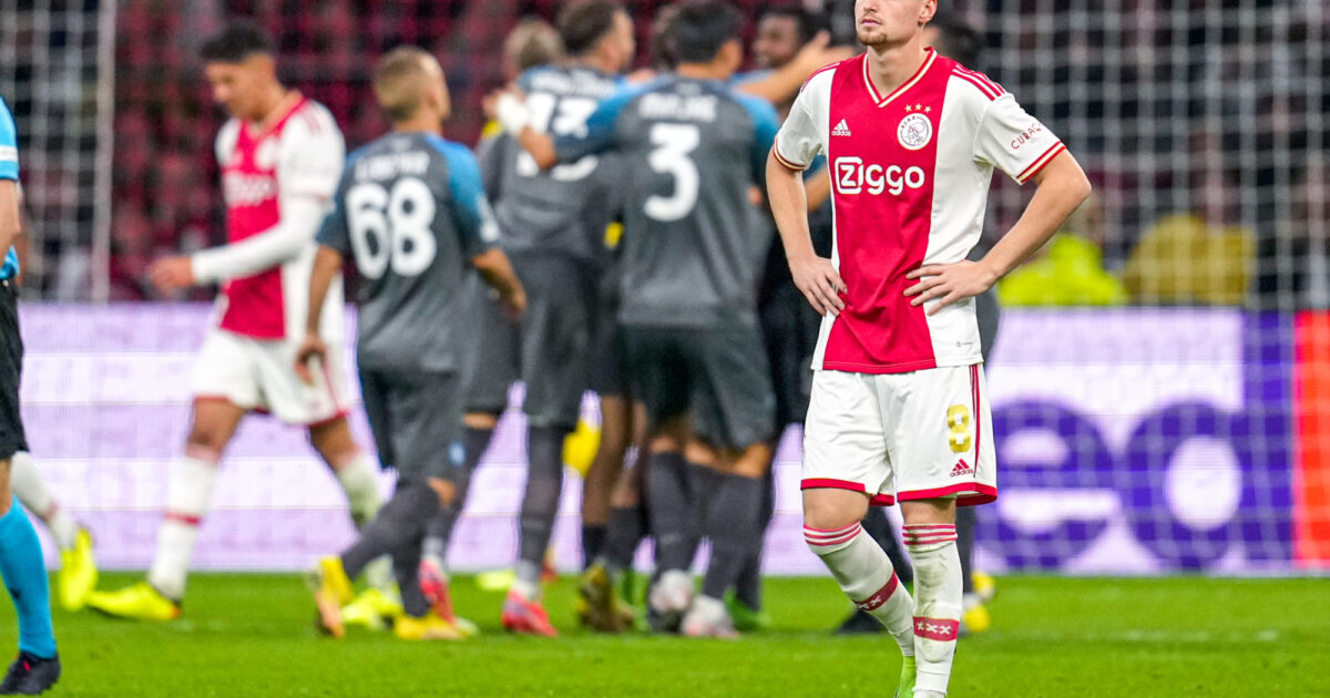 Ajax lijdt historische nederlaag Ajax lijdt historische nederlaag