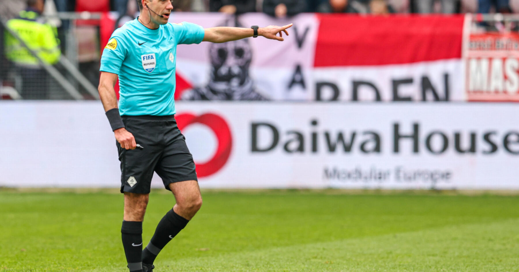 Dennis Higler krijgt wind van voren Dennis Higler krijgt wind van voren