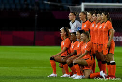 OP Sari van Veenendaal team Oranjevrouwen.jpg