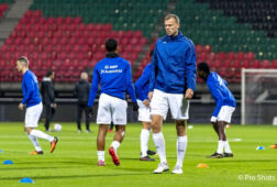 Henk Veerman bezig aan zijn warming-up voor het duel met NEC.