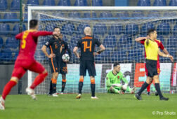 Justin Bijlow baalt na een tegengoal bij Oranje