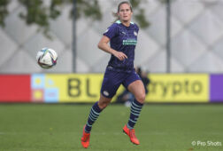 desiree van lunteren in een uitduel met PSV.jpg
