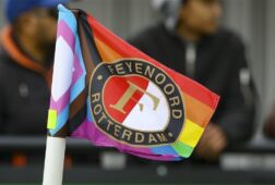 Cornervlag met Feyenoord-logo op trainingscomplex 1908