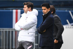 PSG-voorzitter Nasser Al-Khelaïfi naast trainer Mauricio Pochettino