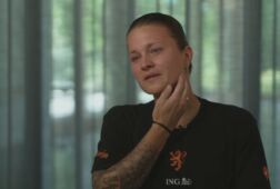 Sherida Spitse is emotioneel in gesprek met ESPN