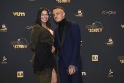 Noa Lang met partner Blossom de Weerd