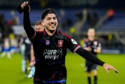 Dimitris Limnios viert feest