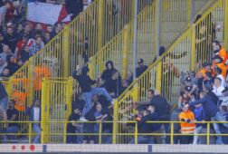 Antwerp-fans breken uit uitvak