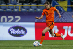 Hanna Huizenga in actie namens Oranje O17