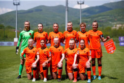 Oranje O17 voorafgaand aan het duel met Denemarken