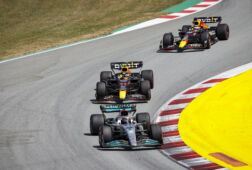 De Red Bull coureurs achter Russel