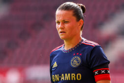 Sherida Spitse in het shirt van Ajax