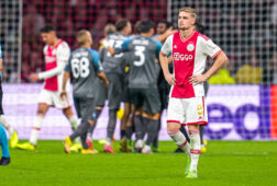 Kenneth Taylor baalt na een goal van Napoli
