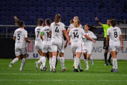 Telstar juicht na een doelpunt