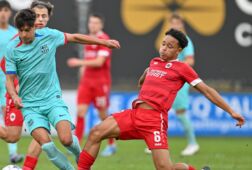 Nolhan Courtens bij Antwerp (rechts)