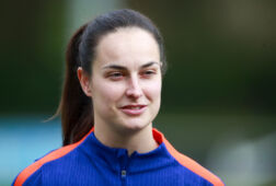 Caitlin Dijkstra op de training van de OranjeLeeuwinnen