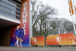 Jill Bayings en Lynn Wilms in 2024 bij Oranje