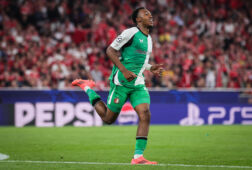 Antoni Milambo juicht na zijn treffer tegen Benfica