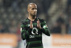 El Ahmadi klapt.jpg