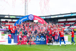PSV toont de schaal