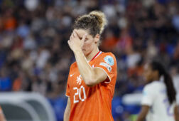 Dominique Janssen baalt
