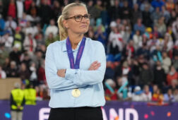 Sarina Wiegman na het winnen van het EK