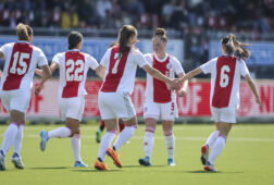 Ajax juicht na een goal tegen Excelsior