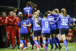 Ajax juicht na een goal tegen FC Twente