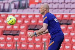 Alfred Schreuder als assistent-trainer bij FC Barcelona