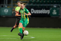 Amber Verspaget in het shirt van ADO Den Haag