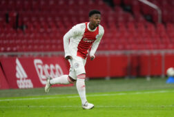 Amourricho van Axel Dongen tijdens zijn debuut voor Ajax