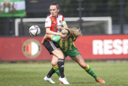 Annouk Boshuizen (Feyenoord) in duel met ADO Den Haag