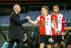 Arne Slot wenst invallers Jens Toornstra en Cyriel Dessers succes