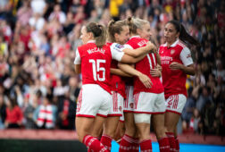 Arsenal viert de treffer van Miedema