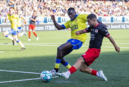 Azarkan poogt voor te zetten